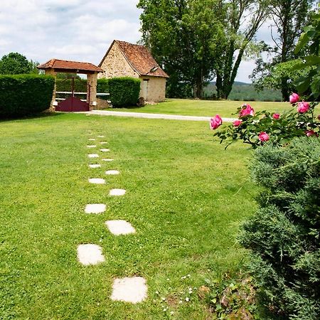 Les Gites De Juevince Issac Екстер'єр фото