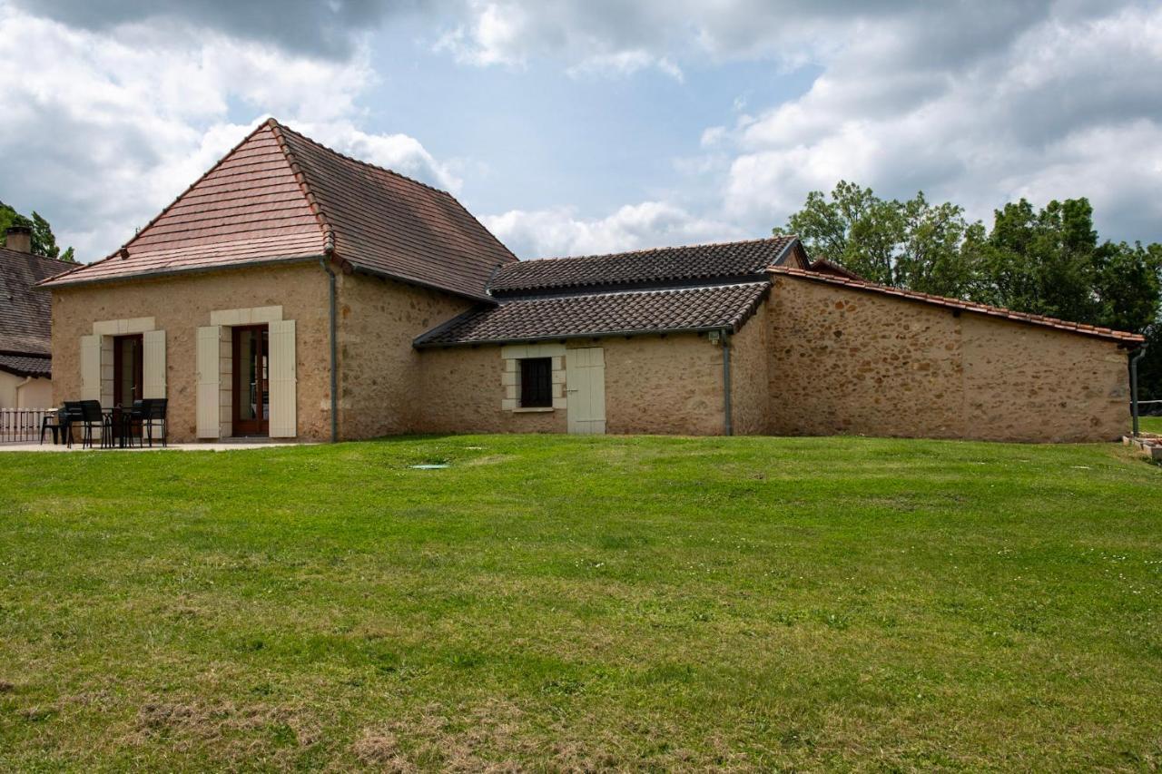 Les Gites De Juevince Issac Екстер'єр фото
